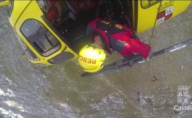 Rescatado un senderista herido en la Laguna de los Verdes de Cabrillanes