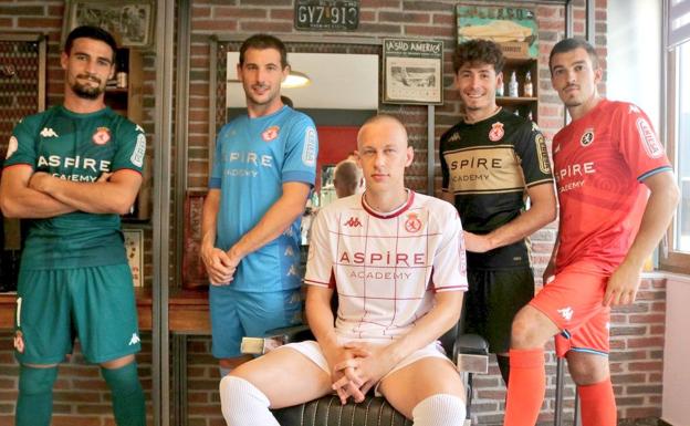 Obolskii celebra los 4.000 socios estrenando corte de pelo y las nuevas equipaciones