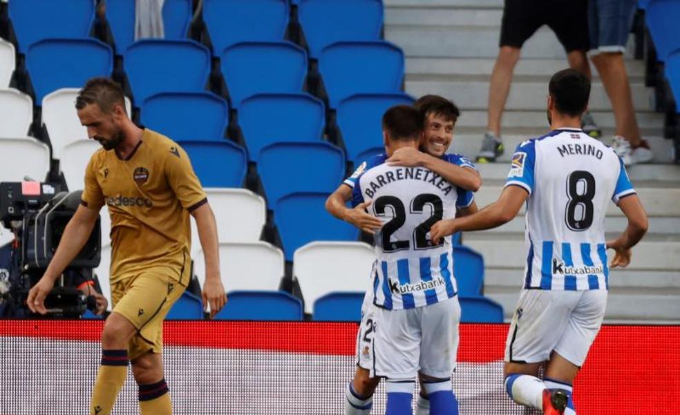 Vídeo: Barrenetxea, de rebote, da los tres puntos a la Real y condena al Levante