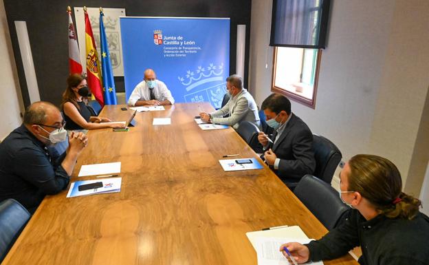 Igea traslada el «compromiso ineludible» de la Junta con el futuro industrial, sanitario y de empleo de El Bierzo
