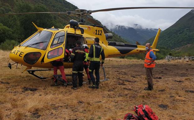 Rescatan a un senderista francés de 70 años que sufrió una luxación de cadera en una ruta cercana a Salentinos