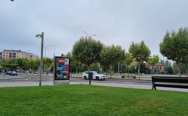 Cs critica que haya farolas encendidas durante el día «y más en plena escalada por el precio de la luz»