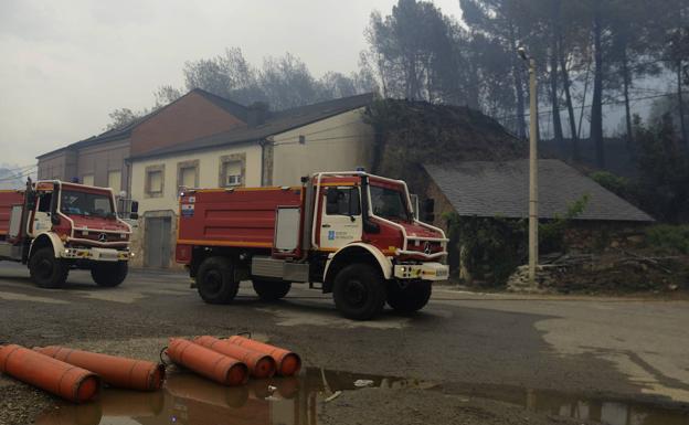 El batallón de la UME de Ferral del Bernesga envía efectivos para las tareas de extinción del incendio de Ribas de Sil