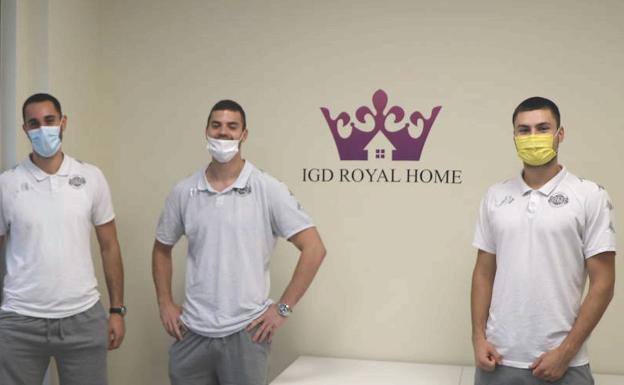 Abanca Ademar presenta a sus talentos balcánicos: «Cada entrenamiento mejora el equipo»