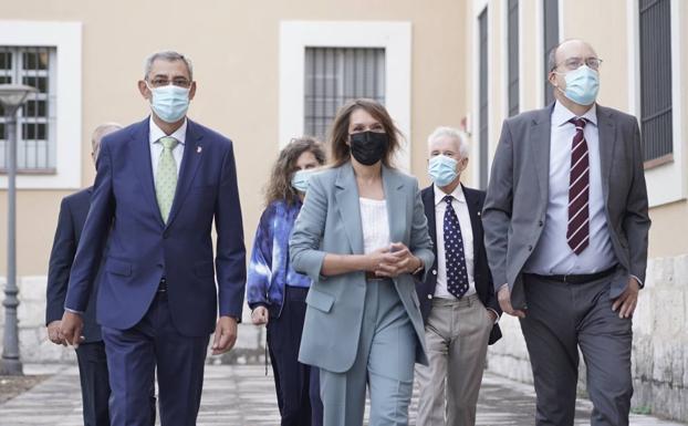 León tendrá una 'vuelta al cole' con más alumnos y mantendrá el metro y medio de distancia a pesar de tener a los 'mayores' vacunados