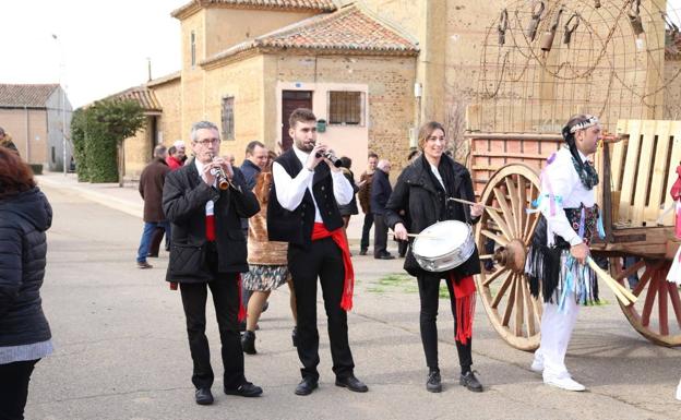 Laguna de Negrillos acerca a su castillo un septiembre lleno de cultura