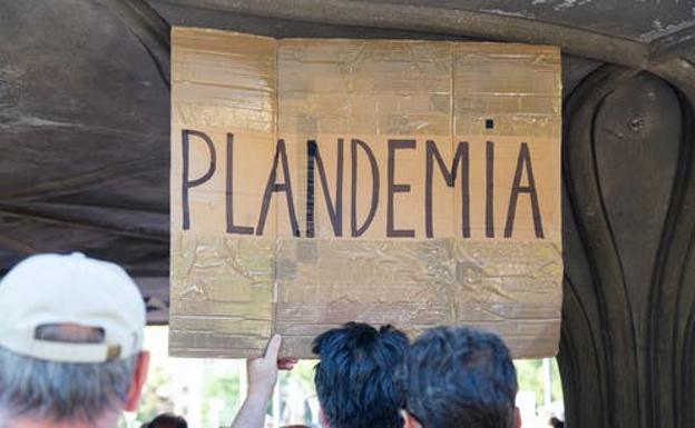 ¿Quiénes se benefician del negacionismo vacunal?