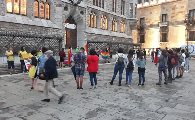 León se suma al 'no' a las agresiones homófobas