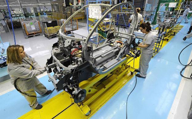 La producción industrial se contrae un 6,4% en Castilla y León, mientras que en España se mantiene