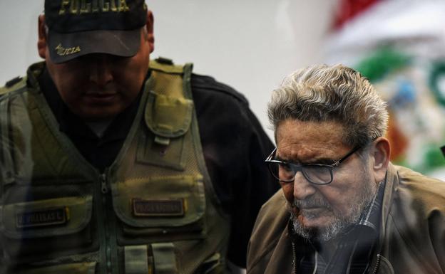 Abimael Guzmán, en 2018 a su llegada al tribunal que le juzgó por un atentado con bomba en Lima en 1992 donde murieron 25 personas./c. bouroncle / afp