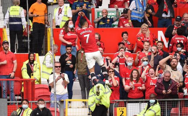 Cristiano Ronaldo pone patas arriba Old Trafford