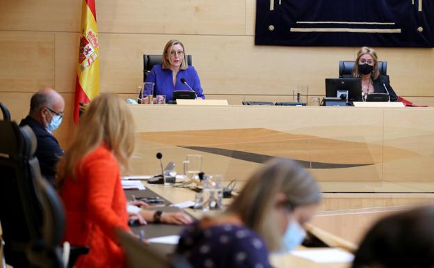 La consejera de Familia pide la tercera dosis de la vacuna para los mayores de las residencias «cuanto antes»