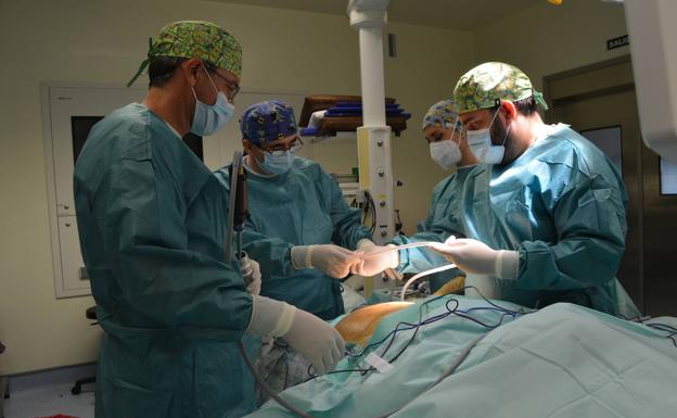 Intervención quirúrgica de la Unidad de Obesidad del Hospital San Juan de Dios de León.