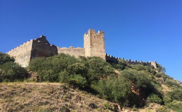 Primera marcha para promocionar el Camino de Invierno entre el castillo de Cornatel y Puente Domingo Flórez