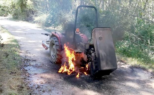 Arde un tractor en las inmediaciones de Carucedo