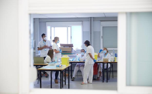 La incidencia cae a 91 casos, el mínimo desde hace trece meses