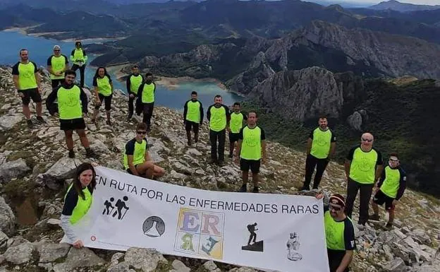 'En ruta por las enfermedades raras' recorre kilómetros por la montaña de Riaño y corona la cima del Pico Yordas