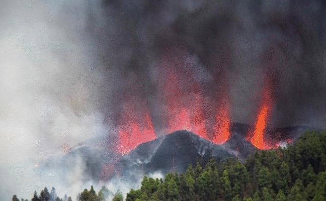 Evacuación masiva en La Palma por el volcán