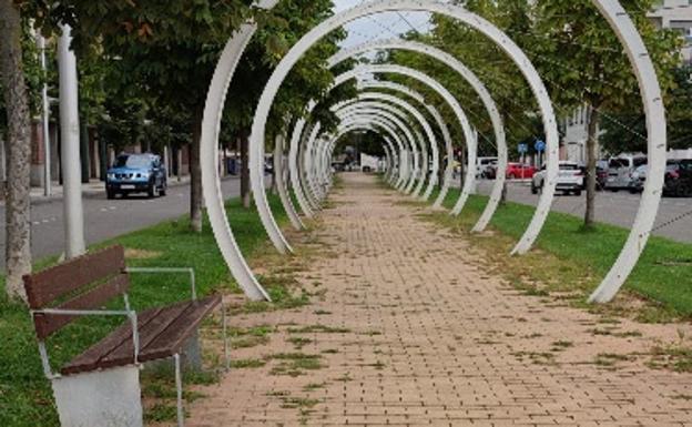 Ciudadanos denuncia el «insuficiente mantenimiento» del barrio de La Lastra