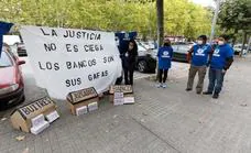 La Plataforma de Afectados por la Hipoteca estrena el curso 'jurídico-político' con una protesta en los juzgados de Ponferrada