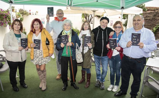 El Ágora de la Poesía celebra sus ocho años de vida con la edición del libro 'Ágora de la poesía cien'