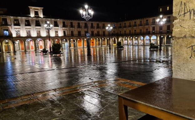 La Policía Local del León tramita una sanción a un establecimiento hostelero del barrio Húmedo por exceso de ruido