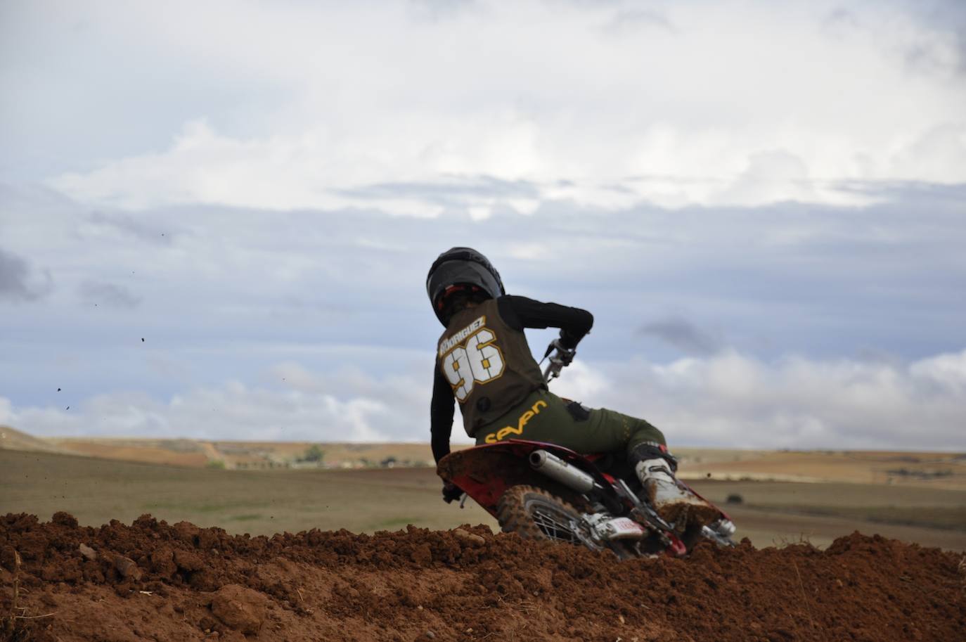 Los Cucharales cierran temporada con 50 pilotos de motocross y 400 espectadores