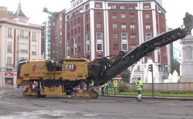 El asfaltado del entorno de Guzmán provoca atascos y modifica las líneas de bus urbano