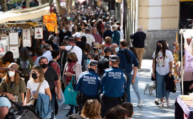 El lento descenso de la quinta ola frena la llegada de la 'nueva normalidad'