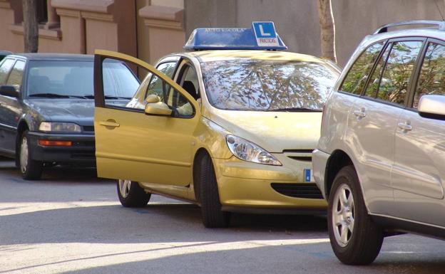 Las autoescuelas leonesas y el Ayuntamiento colaboran en reforzar la seguridad vial de la capital