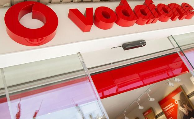 Vodafone anuncia que cerrará todas sus tiendas propias en España y despide a 500 trabajadores