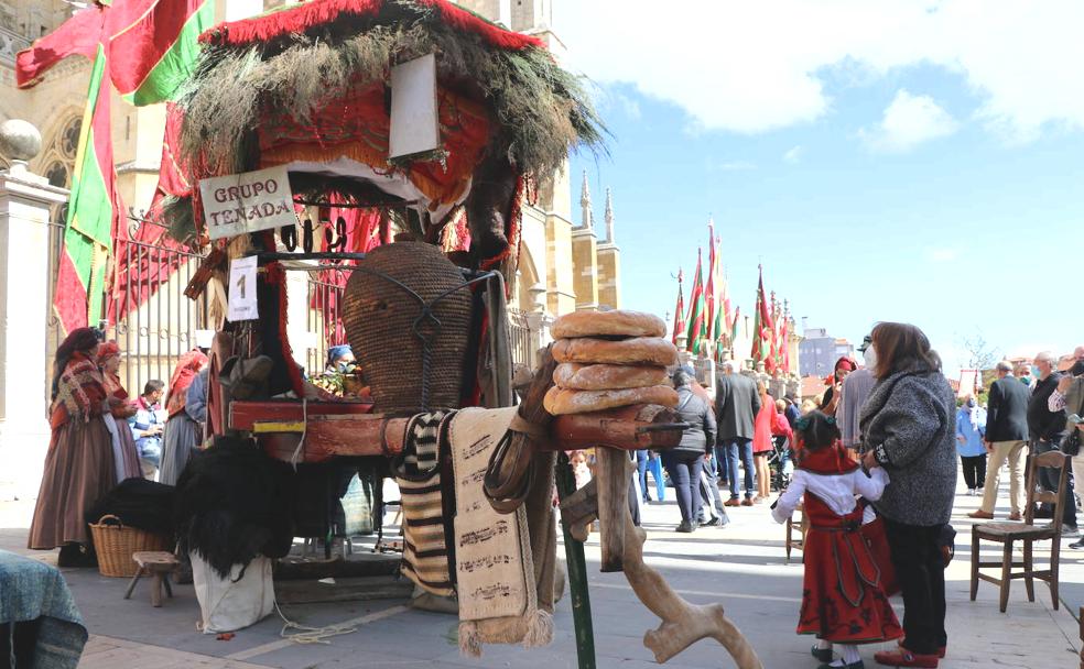 Las ofrendas de León llegan en carro a San Froilán