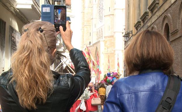 Los leoneses toman las calles en el día grande de la capital