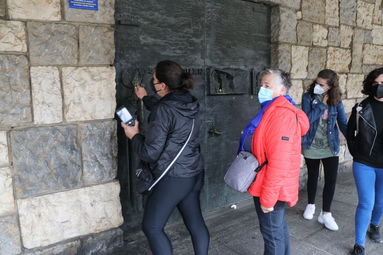 Los leoneses 'tocan las narices' a San Froilán