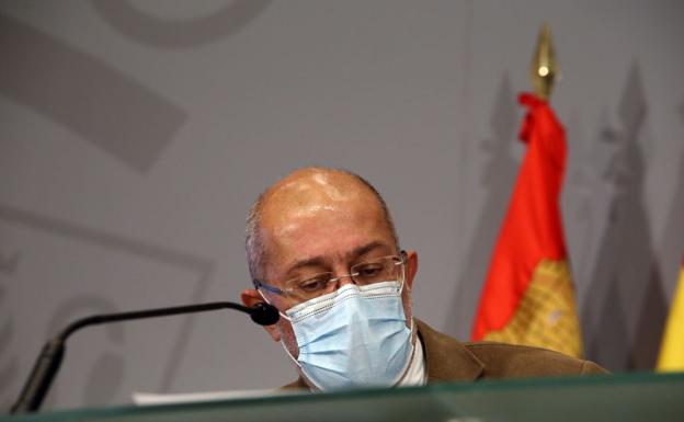 Igea critica la «demagogia» y la «irresponsabilidad» de algunos políticos que ponen en duda la eficacia de las vacunas contra la covid