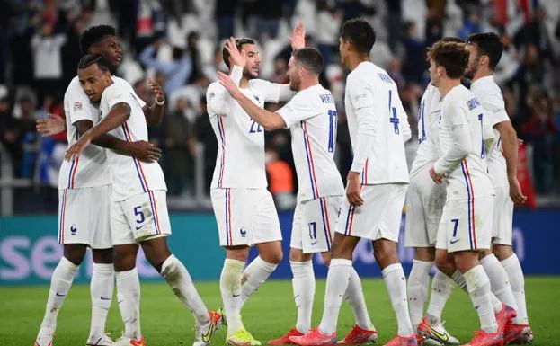 Los jugadores franceses celebran el definitivo 2-3./FRANCK FIFE / AFP