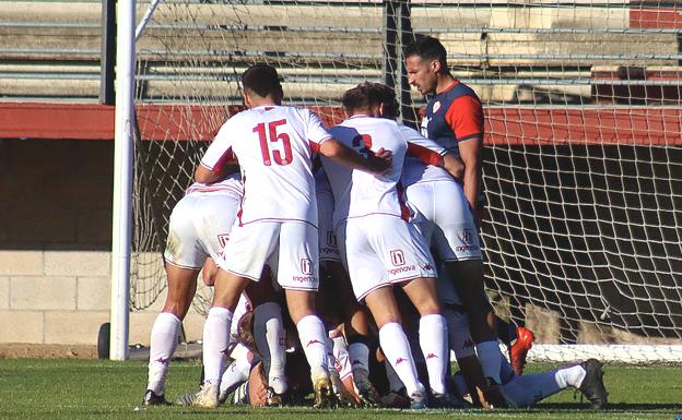 La redención de Manso le vale el liderato al Júpiter Leonés ante el Atlético Bembibre