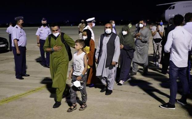 El ministro Escrivá agradece a Fabero su disposición para acoger refugiados afganos