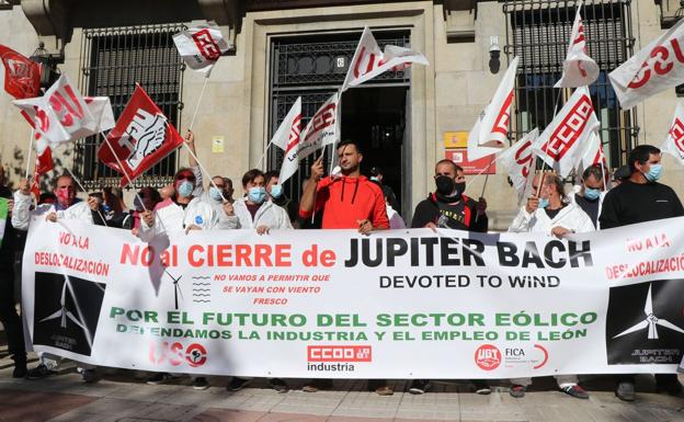 El 90% de la plantilla de Jupiter Bach secunda las movilizaciones y buscan implicar al Gobierno en su causa