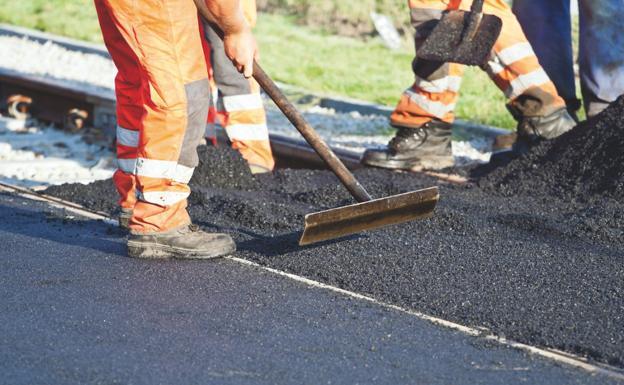 Fomento corta al tráfico un tramo de la carretera LE-413 de Santa María del Páramo a Laguna Dalga