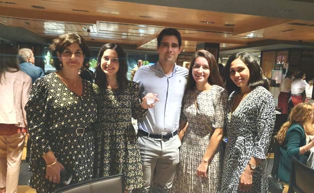 La endocrina del CAULE Elena González, premio Fundación Seen a la Excelencia en Formación MIR