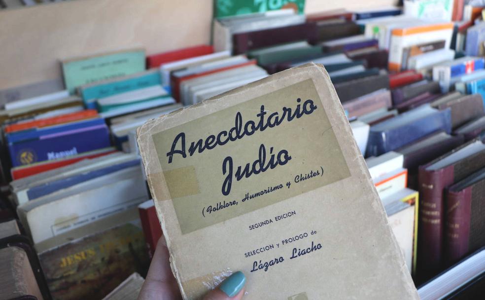 Una feria para disfrutar de libros únicos y del «poder tocar»