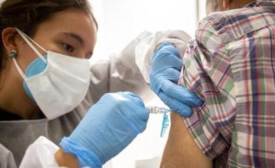 Atención Primaria integra la tercera dosis contra la covid en la campaña de la gripe que arranca el 25 de octubre