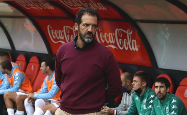 Ramón González lo prueba todo con la defensa