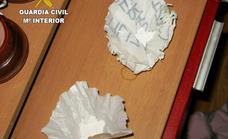 La Guardia Civil desmantela un punto de venta de cocaína en La Bañeza y detiene a dos personas