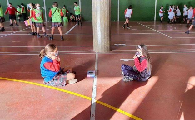 Educación autoriza el regreso a la 'normalidad' en los patios de los colegios y los grupos se podrán mezclar