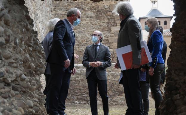 La Junta estudia las necesidades del castillo de Laguna de Negrillos para futuras intervenciones