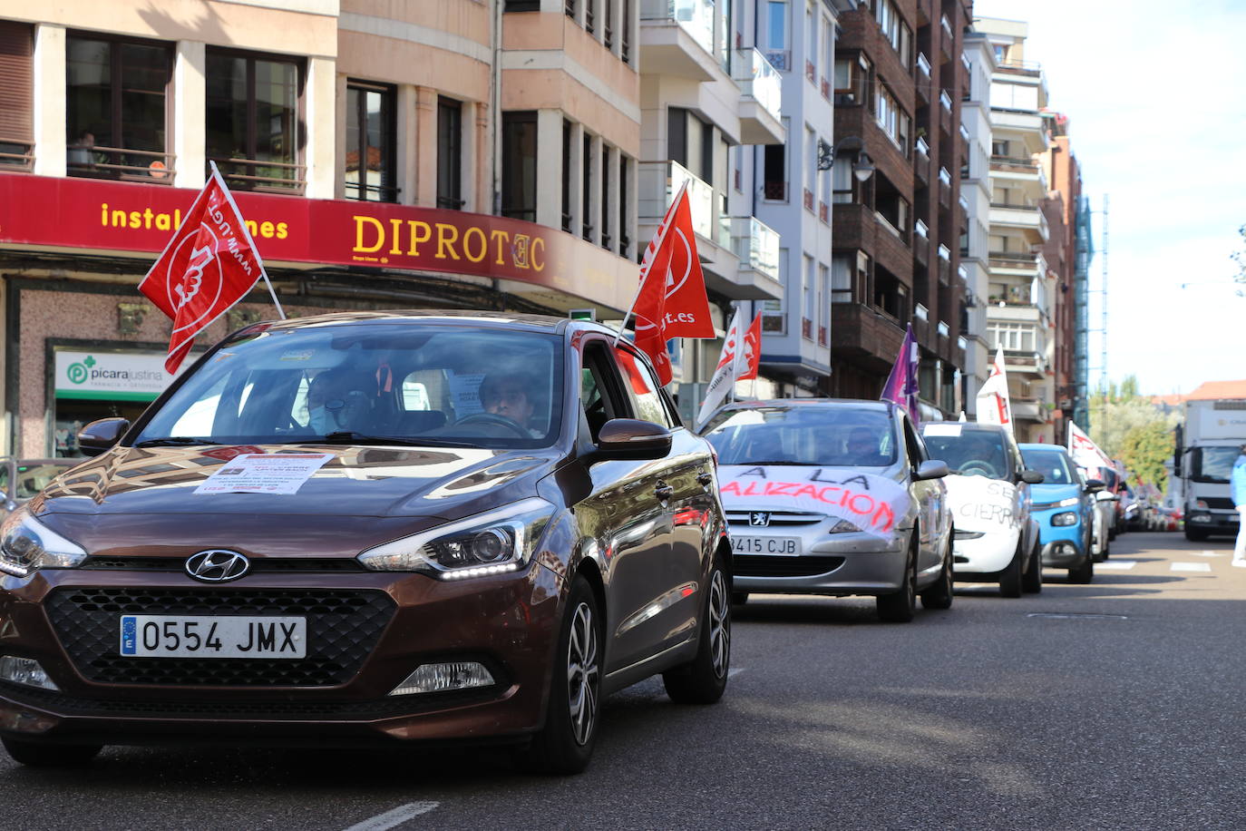 Caravana de vehículos de Jupiter Bach contra el cierre