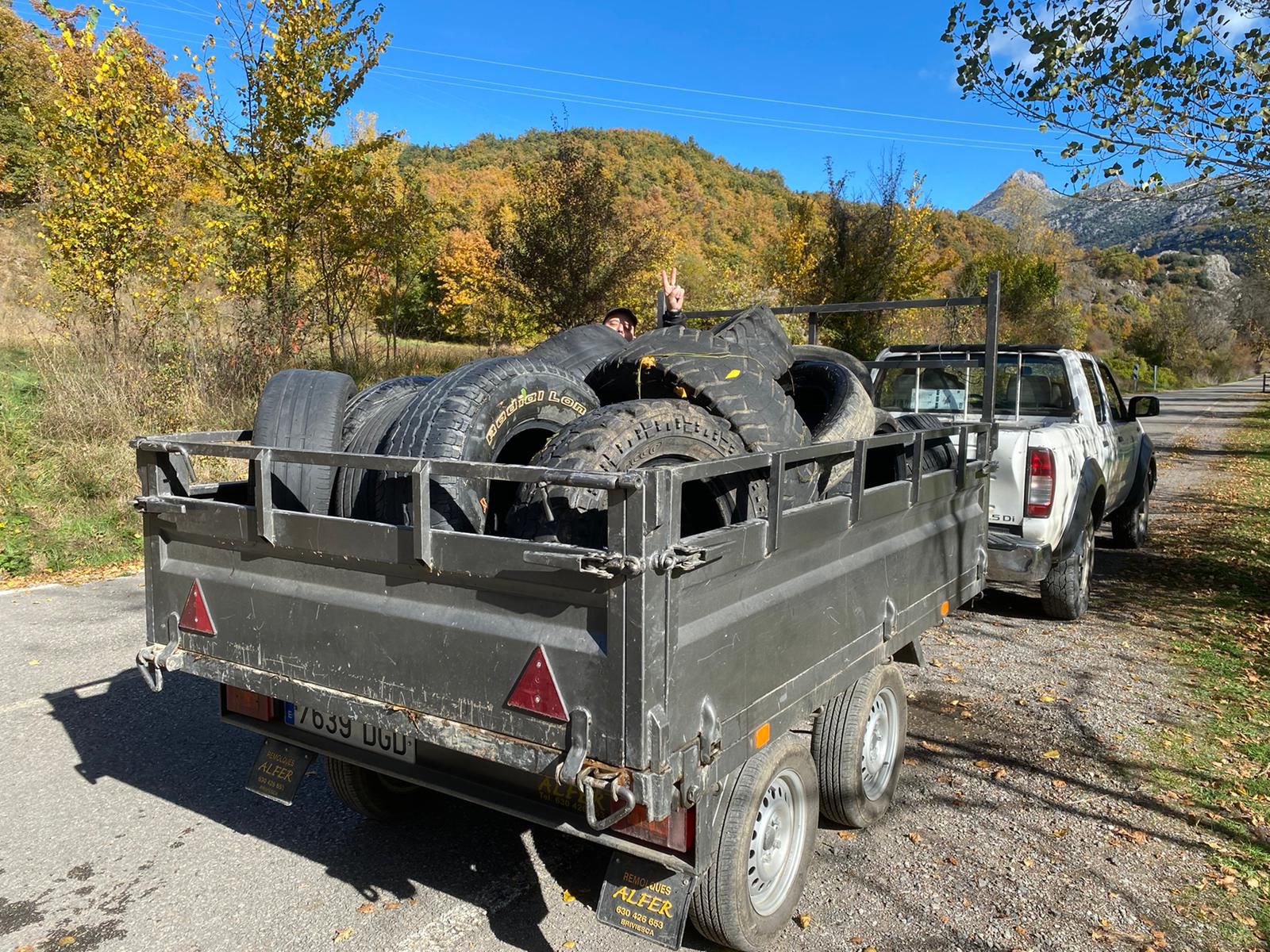 30 neumáticos sobre el Río Esla