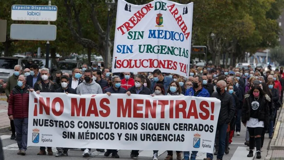 Manifestación en Ponferrada por el cierre de los consultorios médicos